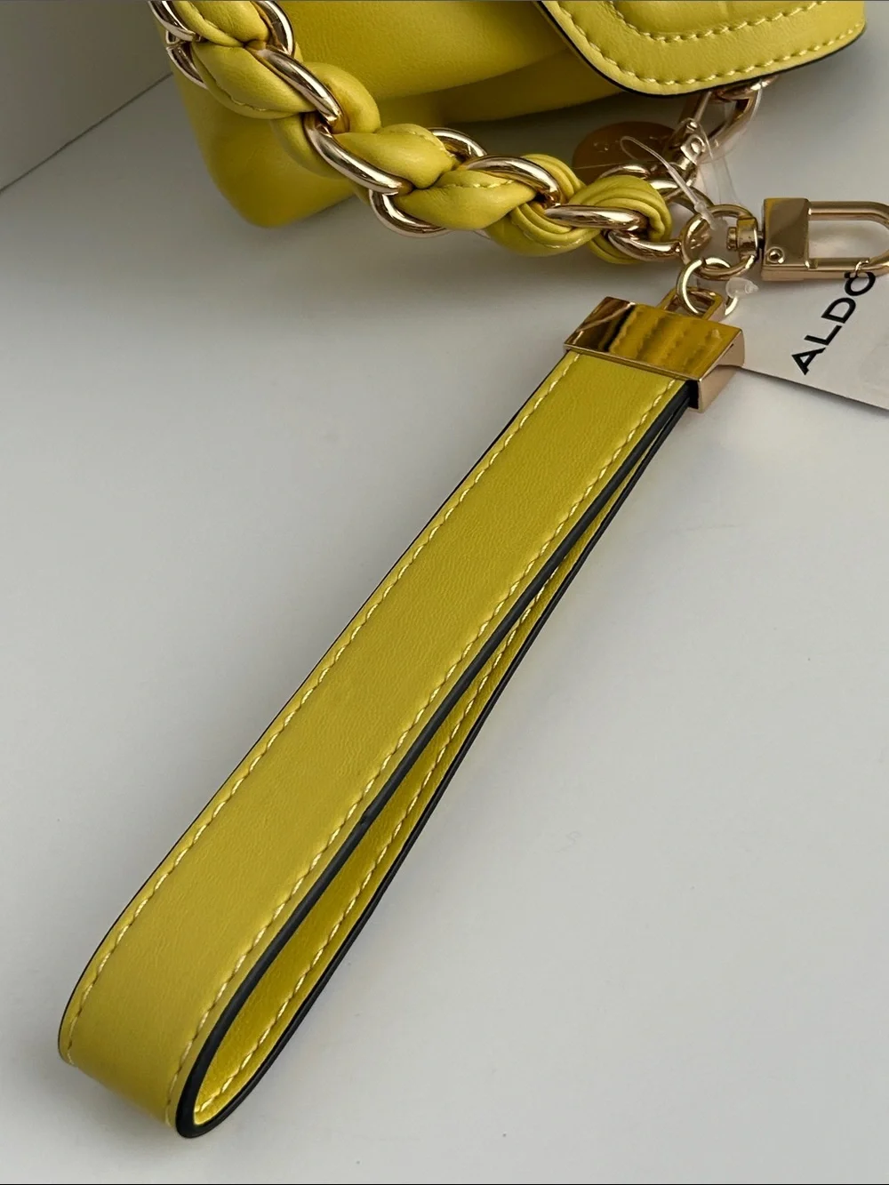 Aldo compact clutch